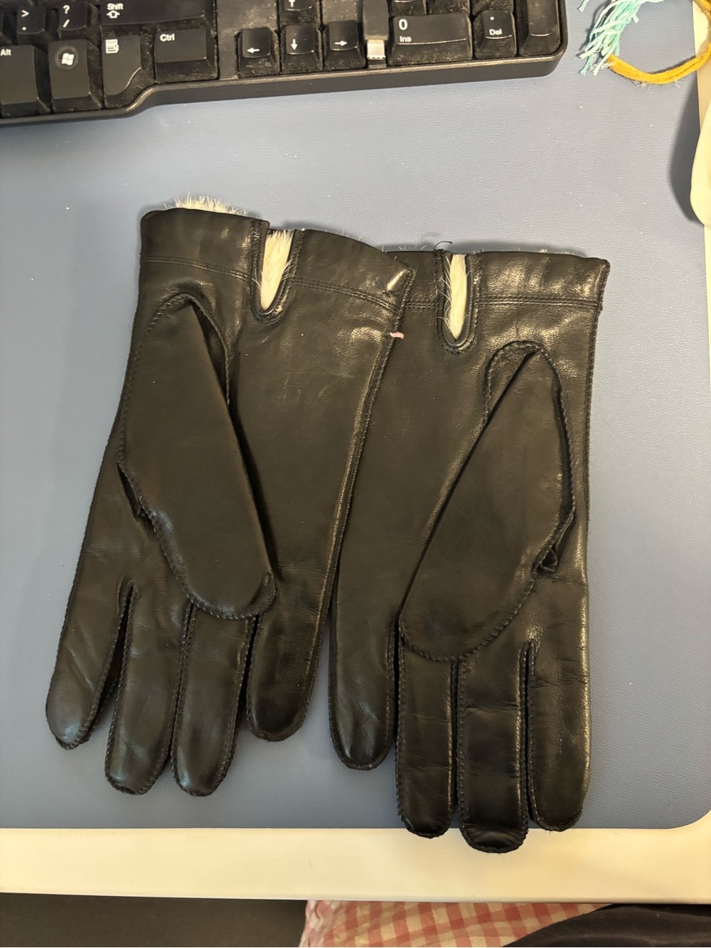 Classic Black Leather Men's Gloves with Shearling Trim